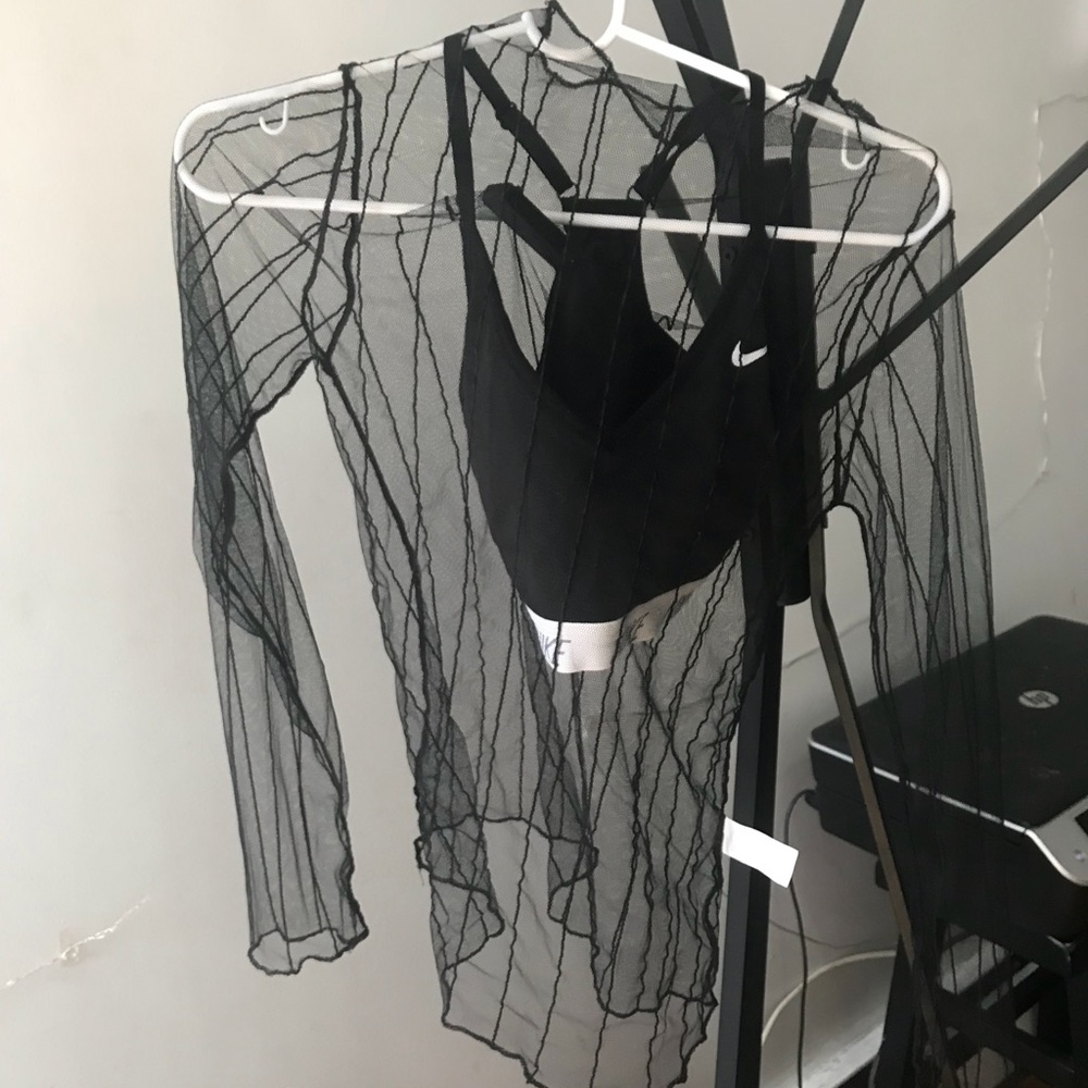 Nike sports bra + sheer blouse together！🖤🖤🖤